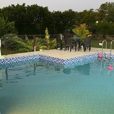גורגאון The Singh Farm Cosy Private Pool Farm Villa מראה חיצוני תמונה