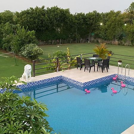 גורגאון The Singh Farm Cosy Private Pool Farm Villa מראה חיצוני תמונה
