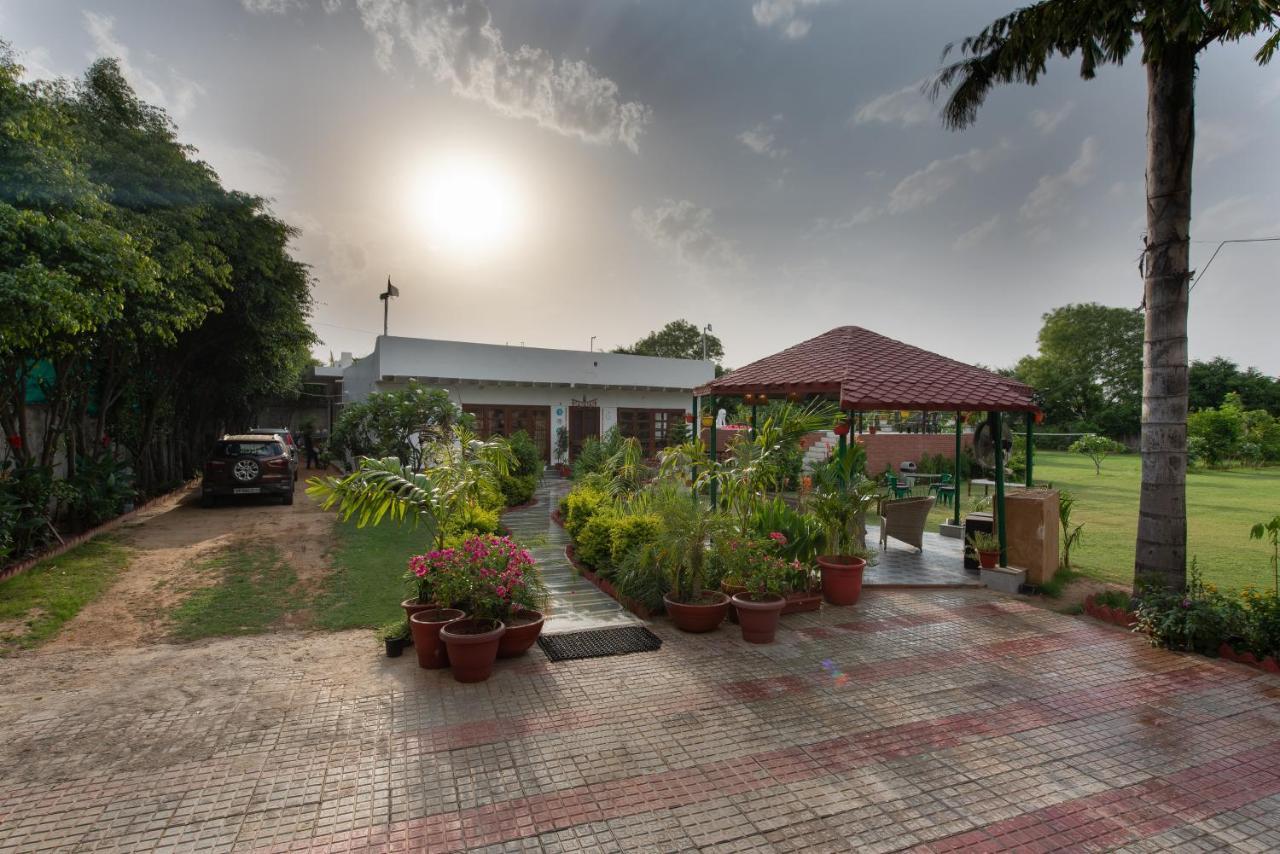 גורגאון The Singh Farm Cosy Private Pool Farm Villa מראה חיצוני תמונה
