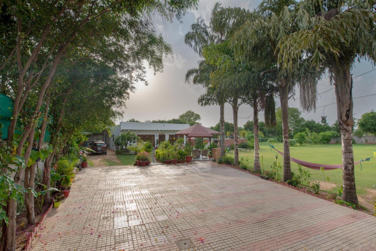 גורגאון The Singh Farm Cosy Private Pool Farm Villa מראה חיצוני תמונה