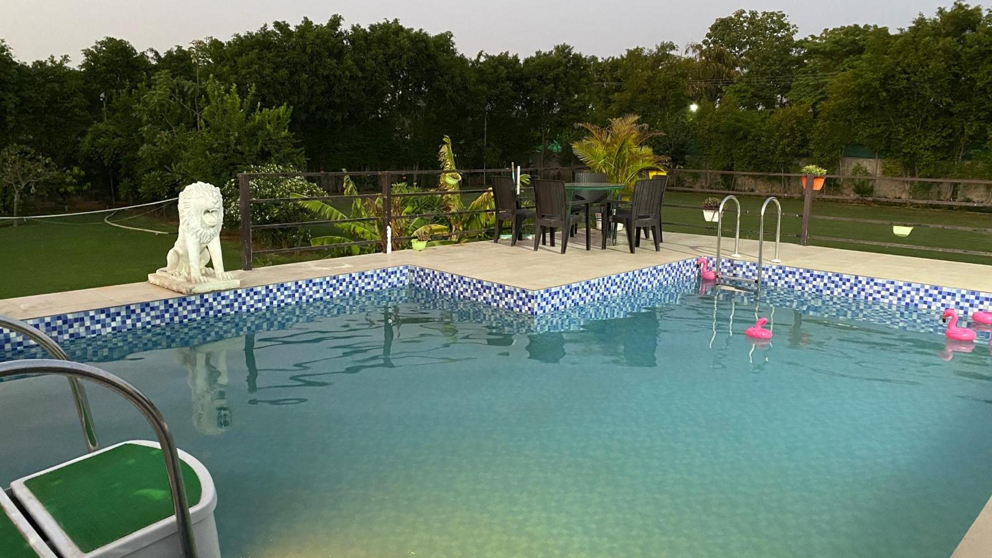 גורגאון The Singh Farm Cosy Private Pool Farm Villa מראה חיצוני תמונה