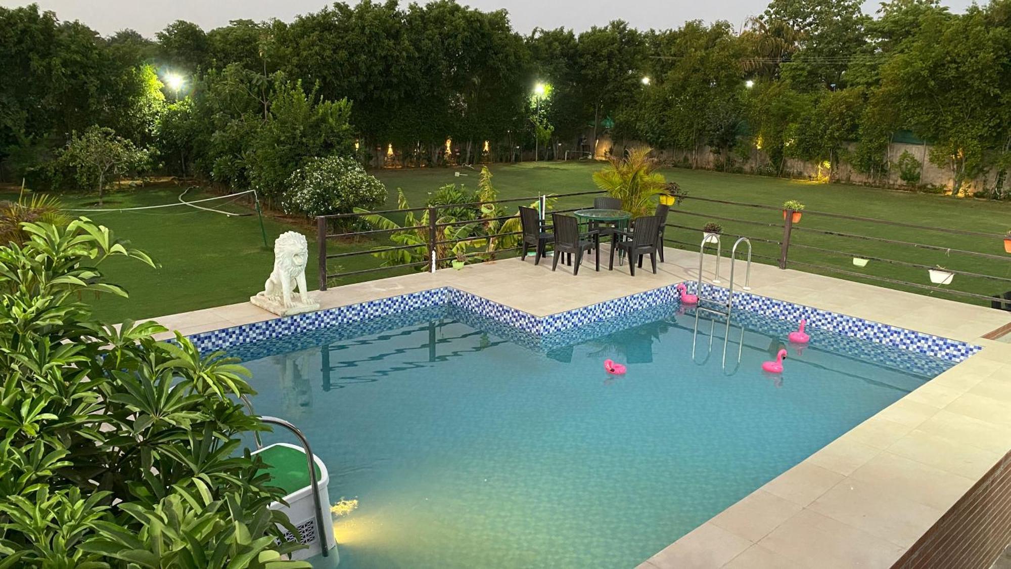 גורגאון The Singh Farm Cosy Private Pool Farm Villa מראה חיצוני תמונה