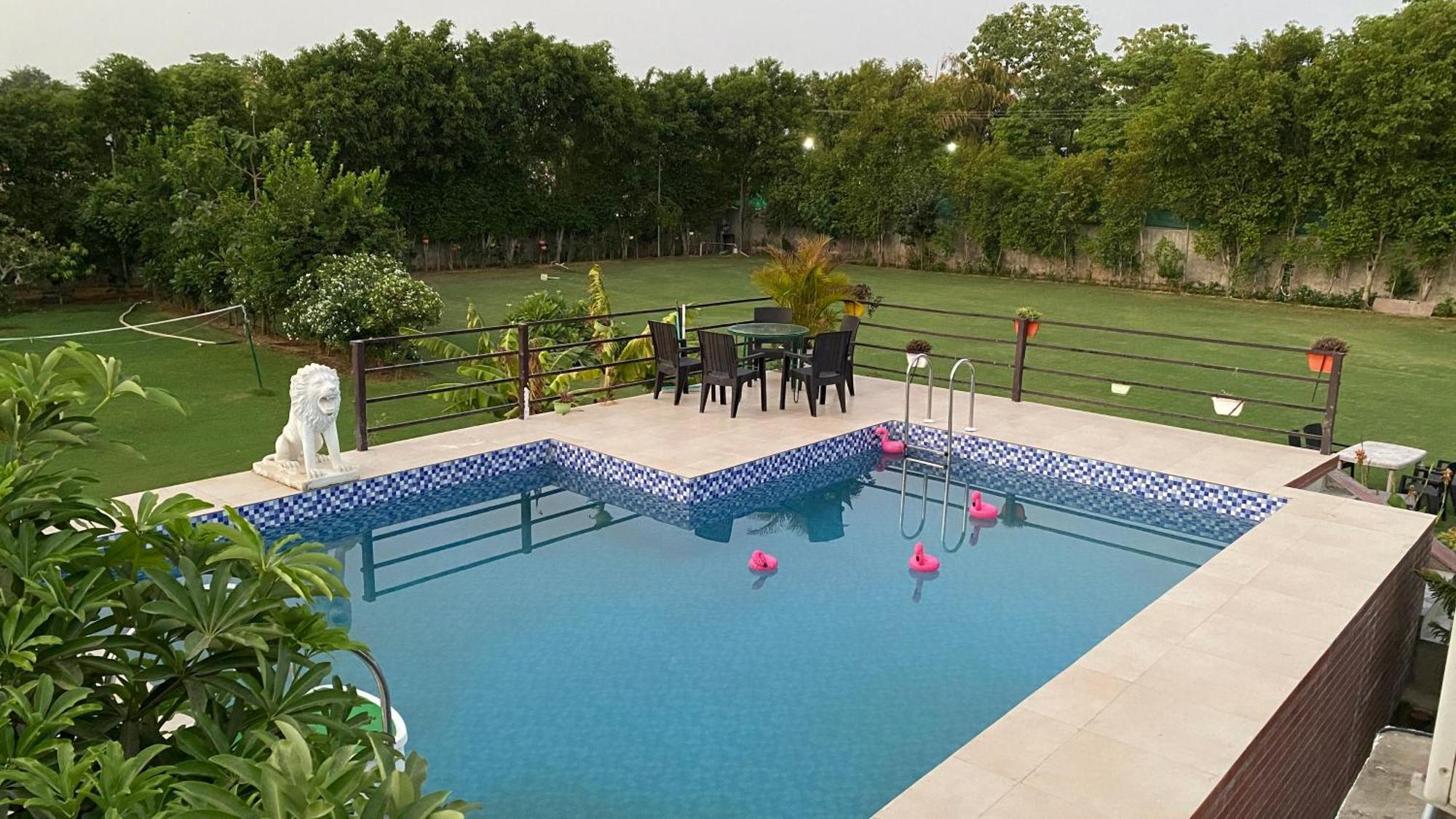 גורגאון The Singh Farm Cosy Private Pool Farm Villa מראה חיצוני תמונה