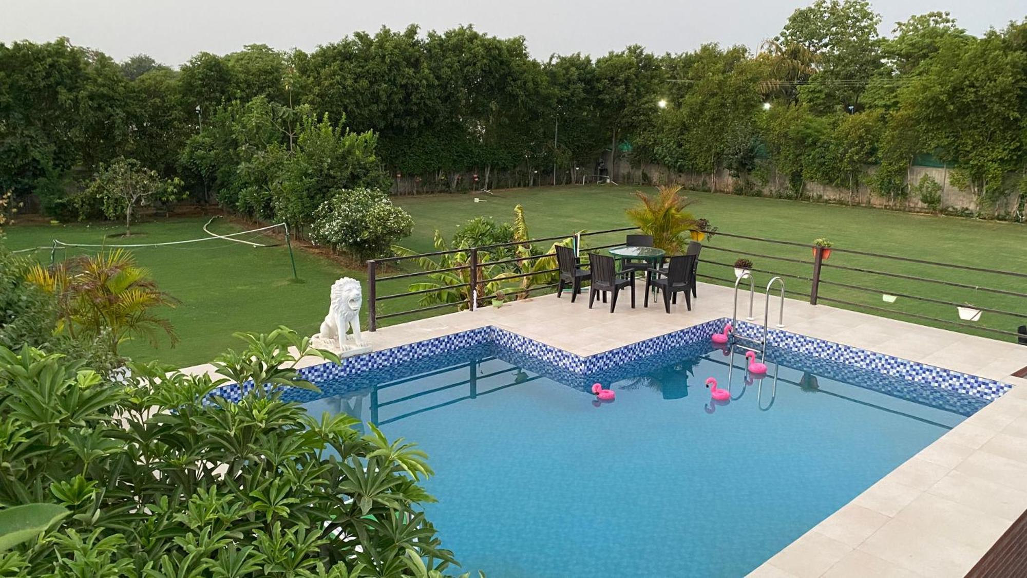 גורגאון The Singh Farm Cosy Private Pool Farm Villa מראה חיצוני תמונה
